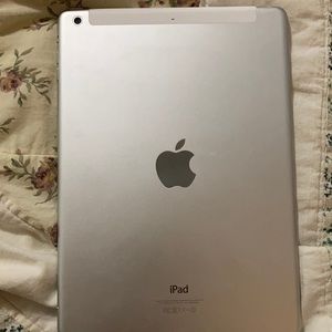 Silver 1st Generation Apple iPad with Case